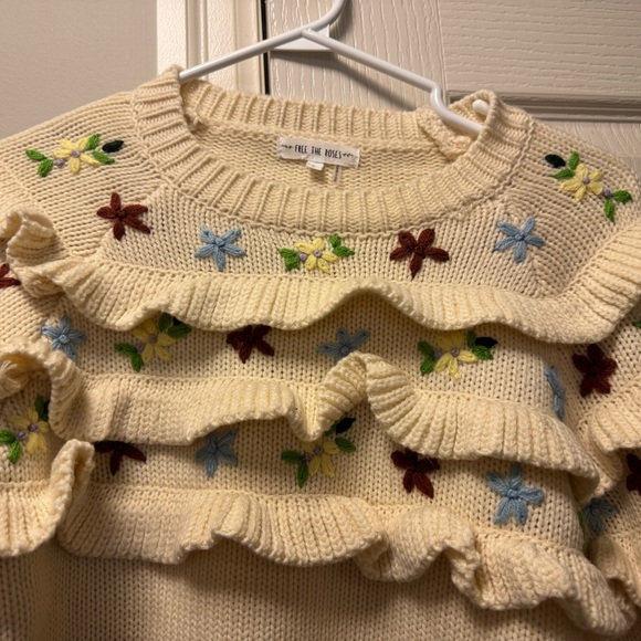 Free the Roses Floral handmade embroidery ruffle detail - Picture 2 of 3